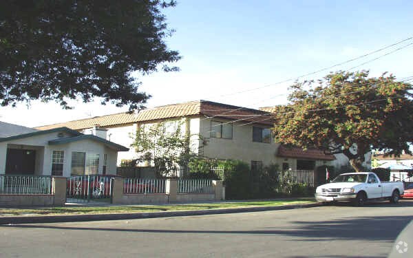 Primary Photo - 2523 Adelia Ave