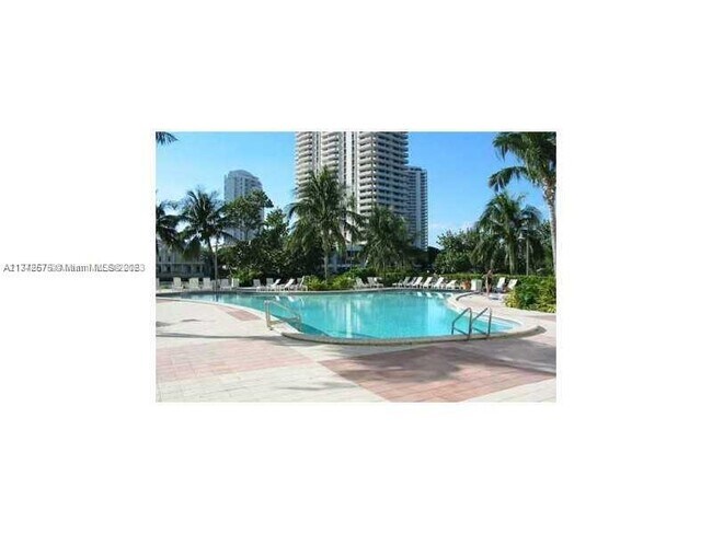 Foto del edificio - 19380 Collins Ave
