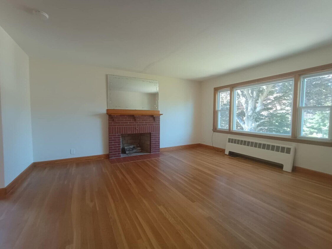 Primary Photo - 77 Forest St