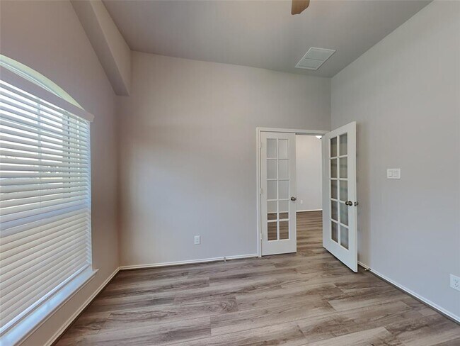 Foto del edificio - 1610 Diamond Mountain Dr