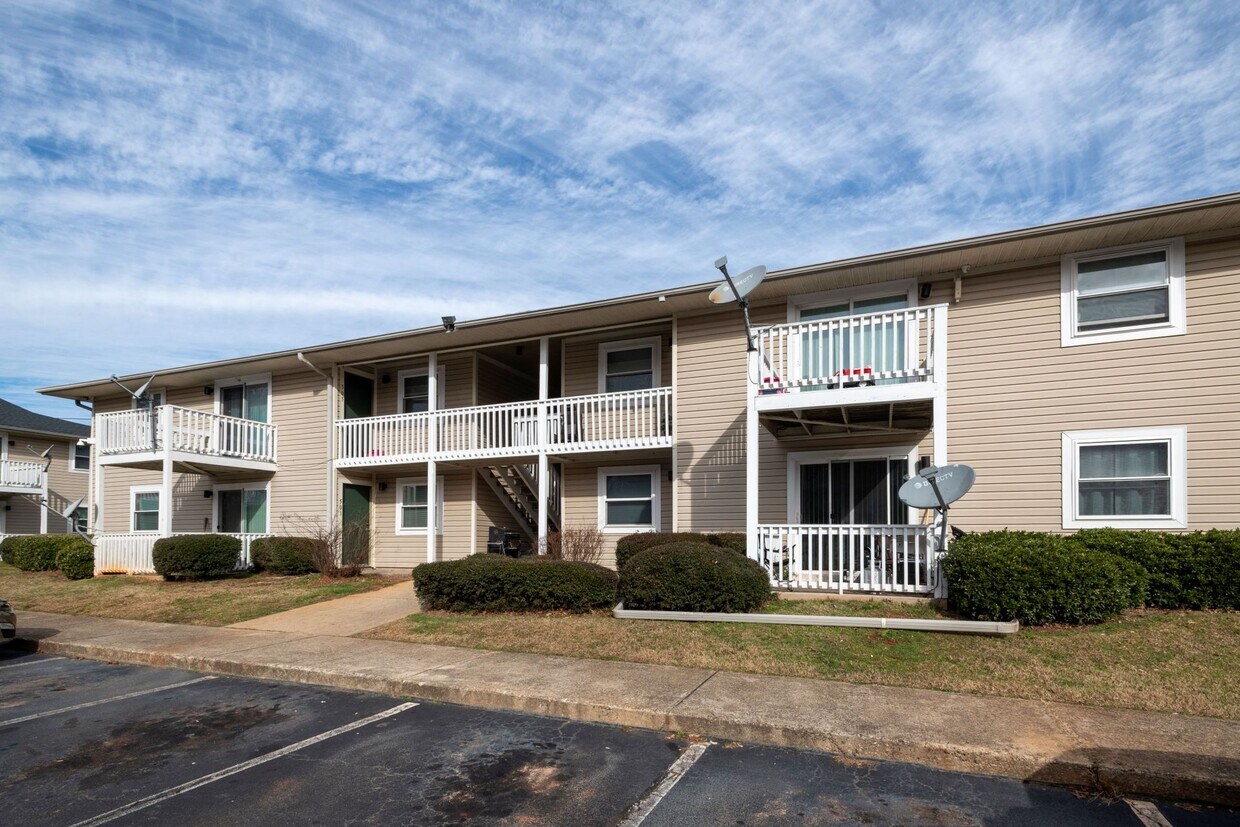Holiday Cove Apartments in Forsyth, GA