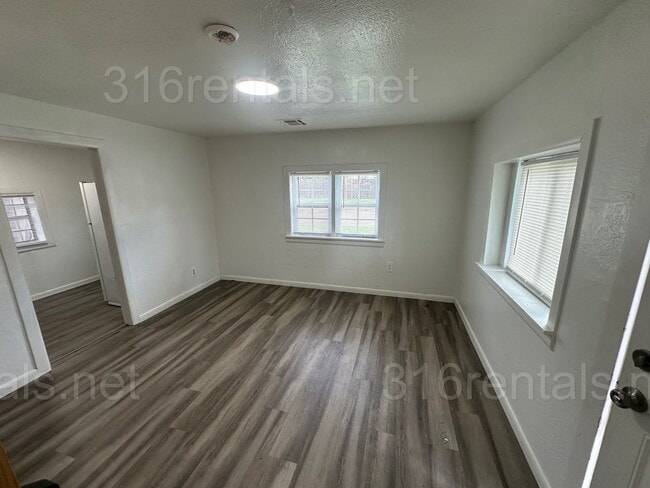 Foto del edificio - 1801 S Glenn Ave