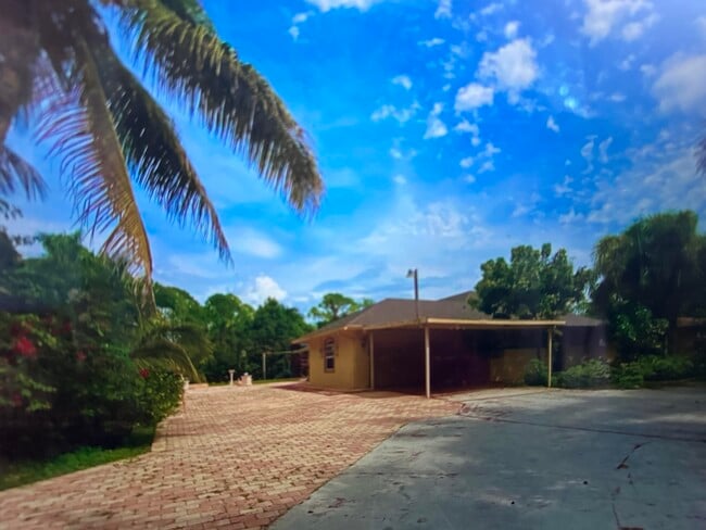 Building Photo - 8698 Banyan Blvd