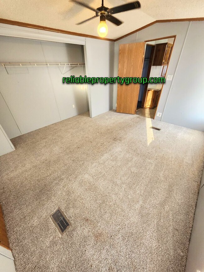 Foto del edificio - New Listing in Fort Wayne