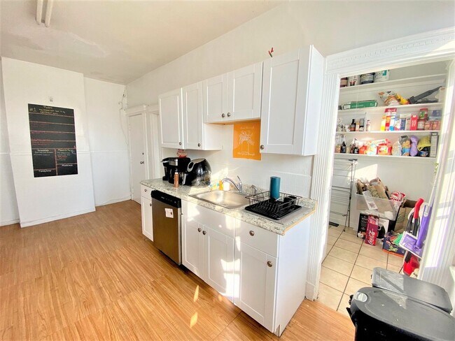 Foto del edificio - HOT FENWAY LISTING!!!!!
