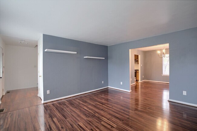 Foto del edificio - Call Sabrina Thomas Office at 757-767-0767 for more information