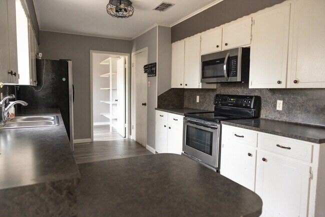 Foto del edificio - 110 Redbud Dr