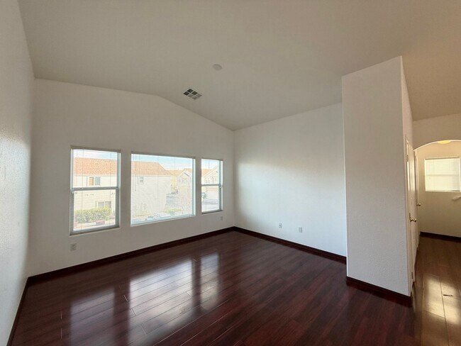 Foto del edificio - 2/BD 2/BA Bright & Airy Townhome with Gara...