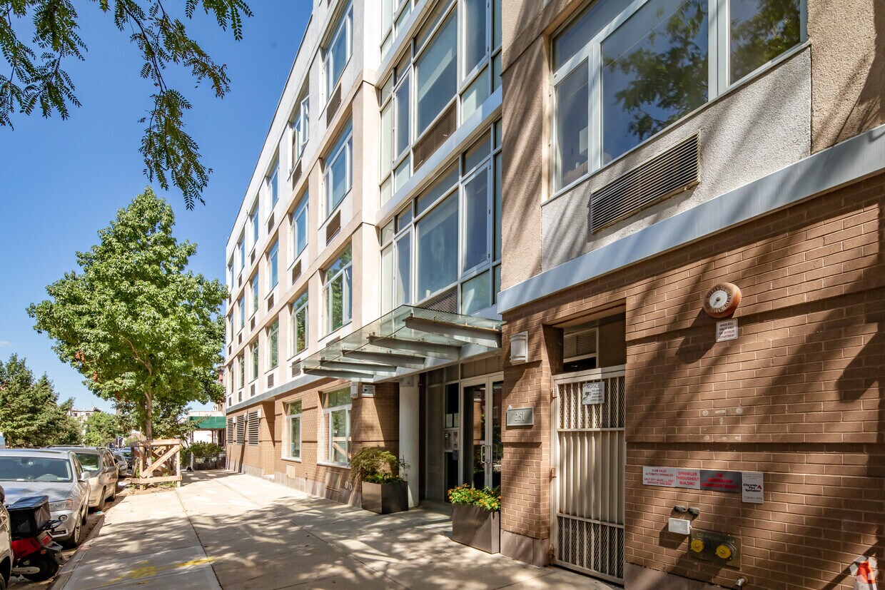 The Argyle Park Slope Rentals in Brooklyn at 251 7th St Brooklyn, NY
