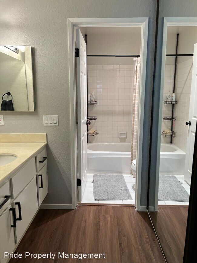Building Photo - 2 br, 2 bath House - 10766 DABNEY DR #29