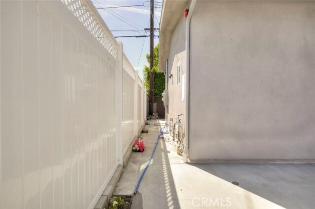 Foto del edificio - 353 N Mariposa St