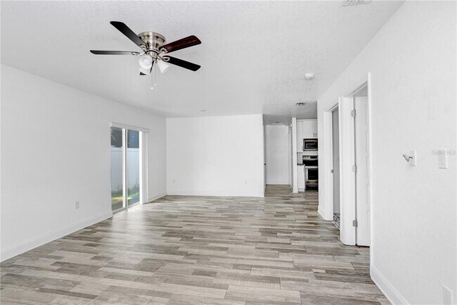 Building Photo - 349 Honey Bee Ln