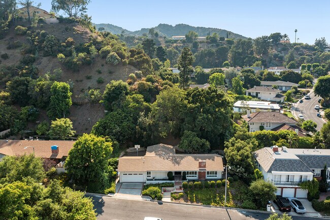 Building Photo - 3513 Green Vista Dr