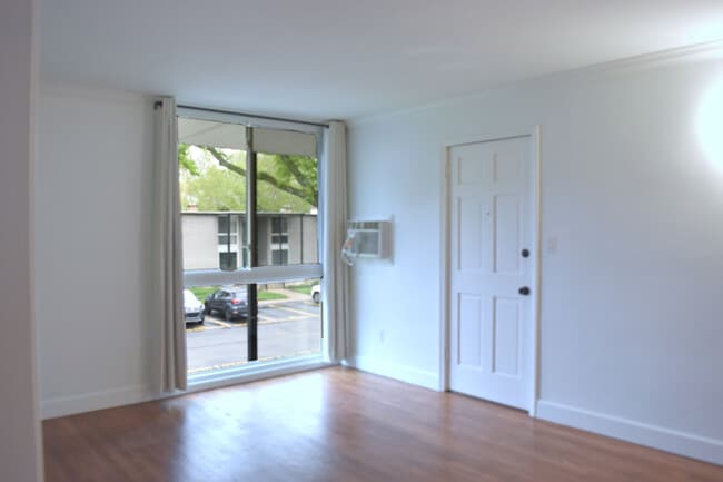 Building Photo - 4030 W 13 Mile Rd