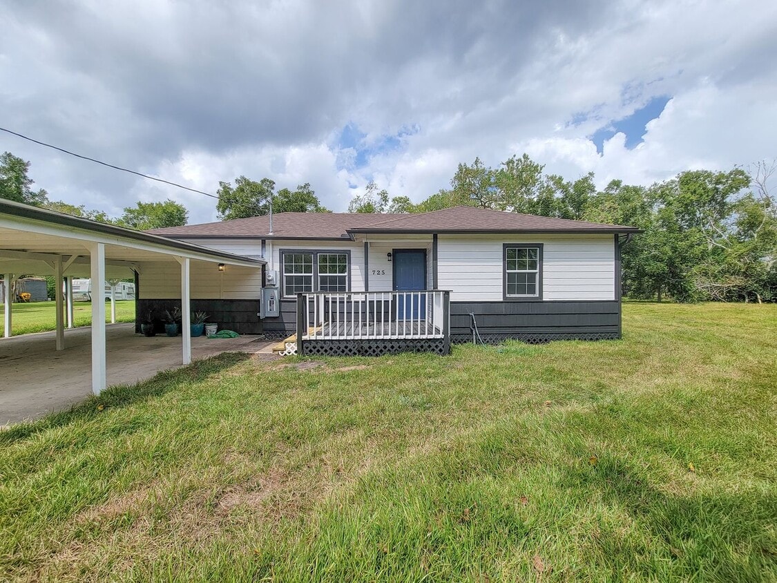 Primary Photo - REMODELED 4 BEDROOM 2 BATH LEASE HOME IN A...