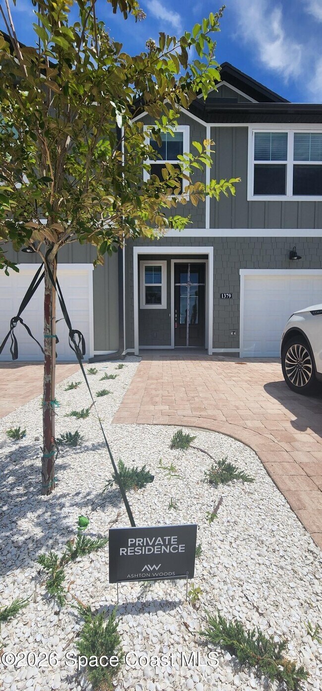 Foto del edificio - 1379 Bluewater Ln