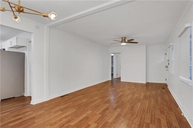 Building Photo - 1367 Kenilworth Dr SW