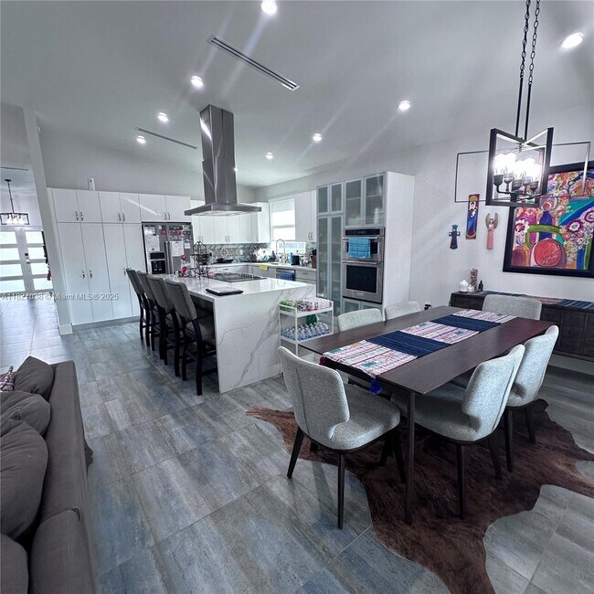 Building Photo - 16012 SW 64th Terrace