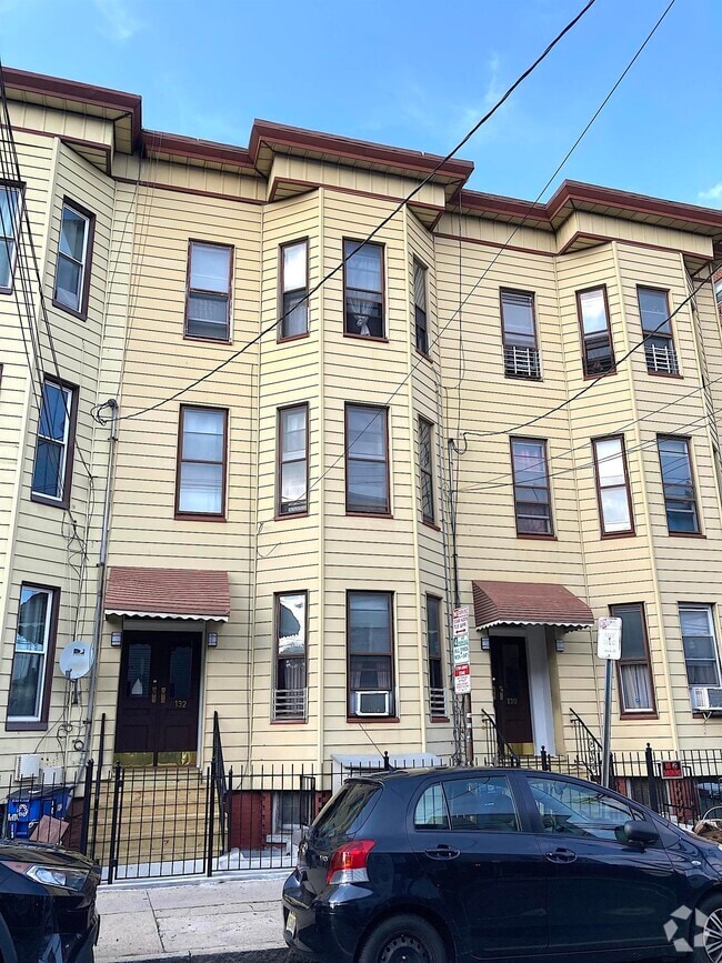 Building Photo - 132 Griffith St