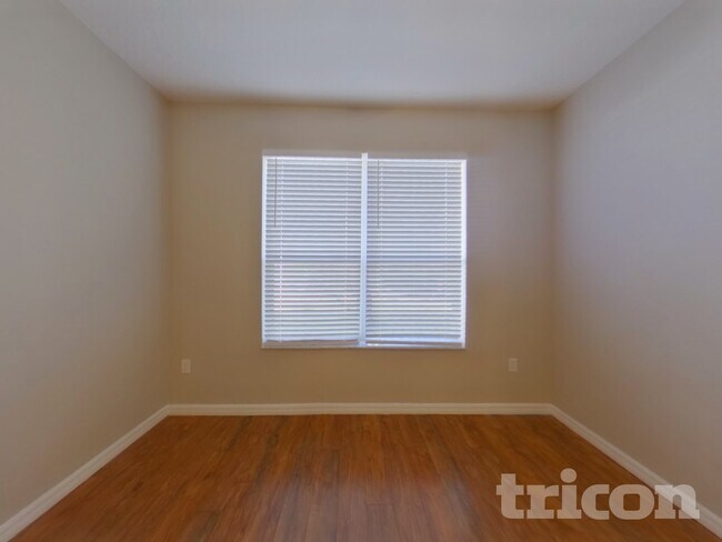 Foto del edificio - 351 Fairmount Park Ct