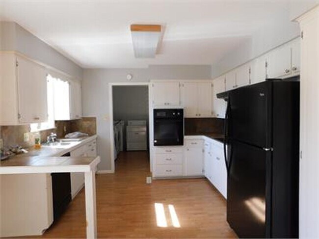 Building Photo - 1712 Savannah Dr