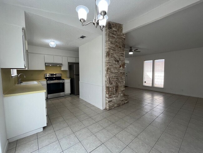 Foto del edificio - 12302 Willow Wild Dr