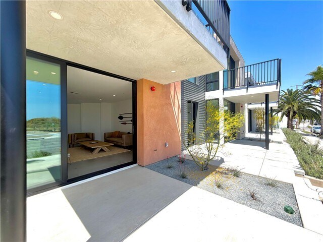 Foto del edificio - 243 Seal Beach Blvd