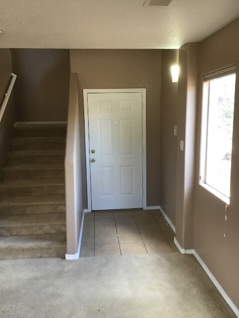 Building Photo - Spacious and Open Two Story Home