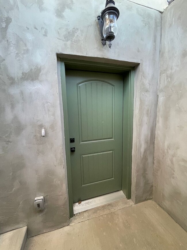 Building Photo - Italian Villages | 1-Bedroom, 1-Bath Basem...