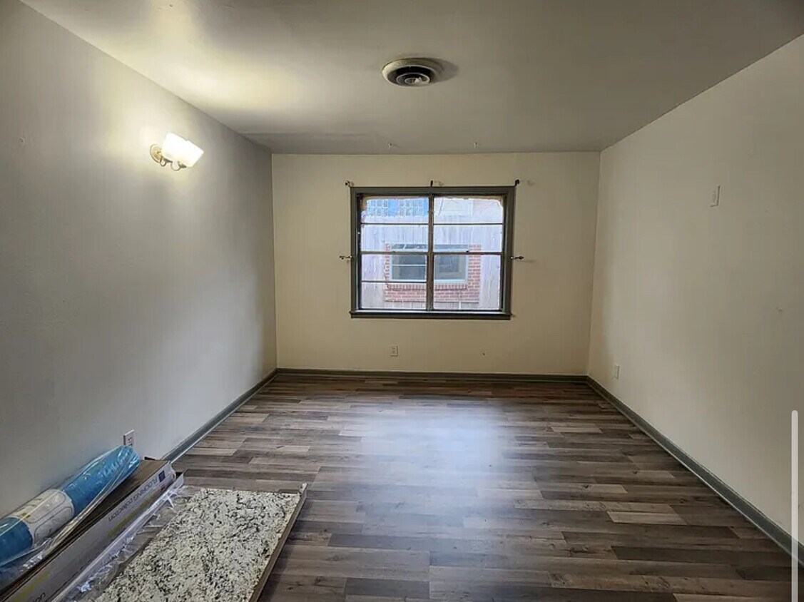 Building Photo - 2431 Highland Ave