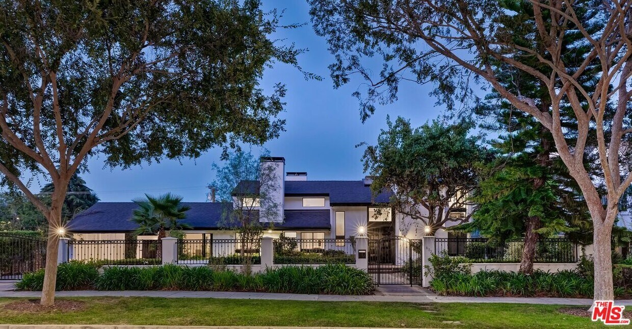 Primary Photo - 612 N Elm Dr