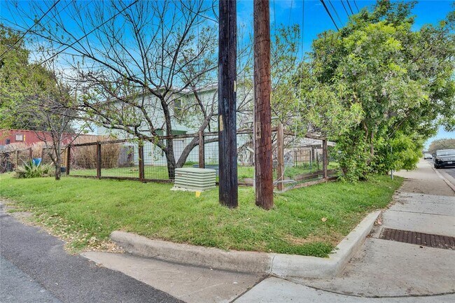 Building Photo - 3000 Govalle Ave