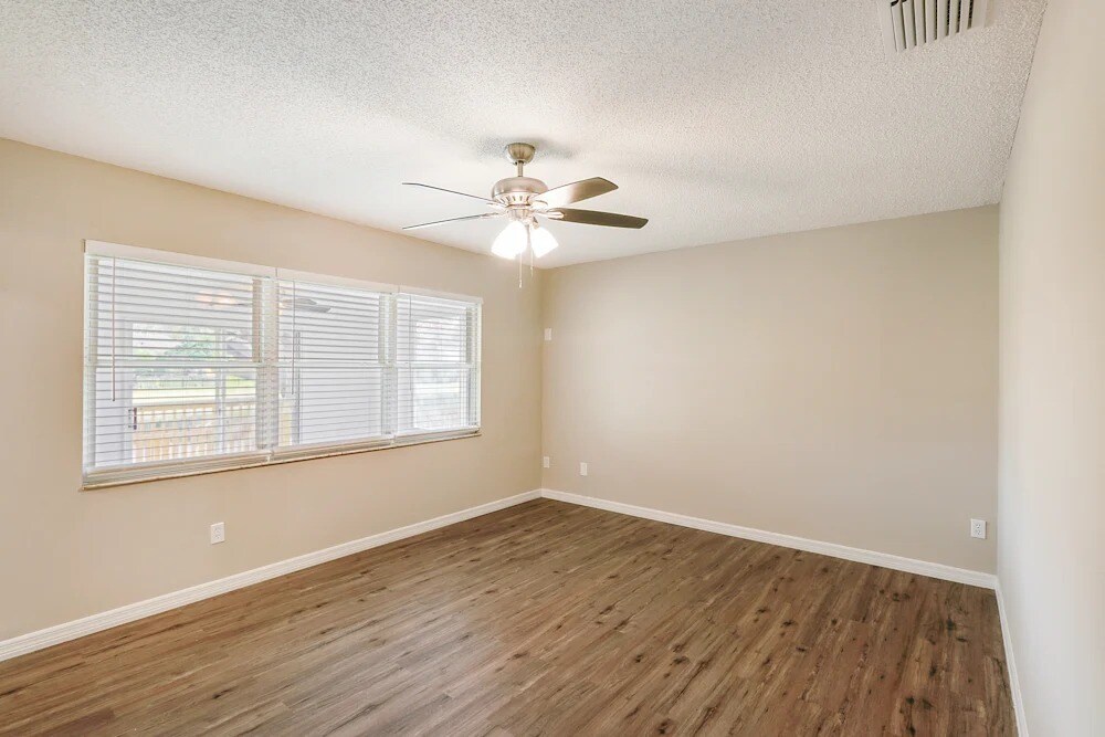 Building Photo - 1805 Prospect Ave