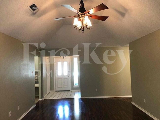Foto del edificio - 1417 Highland Dr