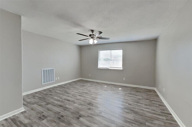 Foto del edificio - 6611 Barker Bend Ln