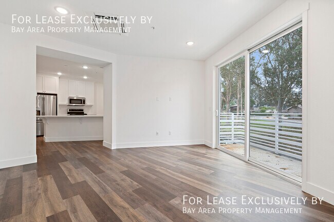 Building Photo - Ocean Views!! Second story Apartment with ...