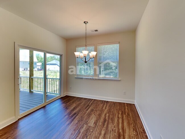 Building Photo - 598 Slew Dr