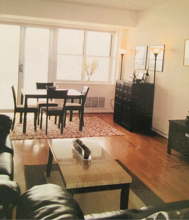 Foto del edificio - 2444 Madison Rd