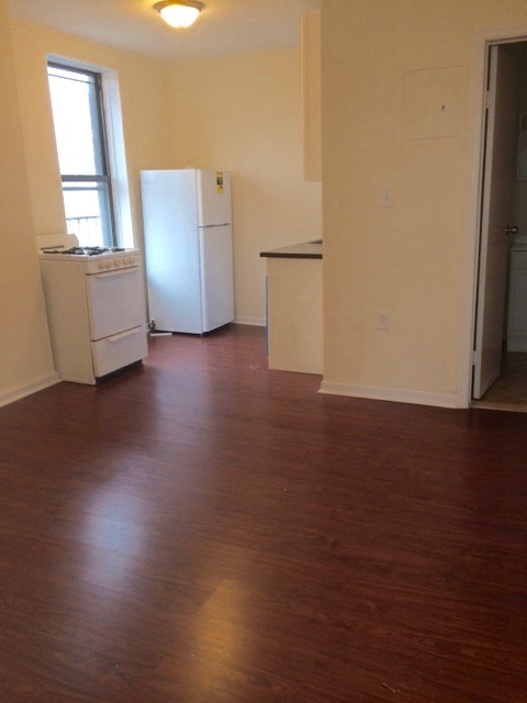 Building Photo - 382 Douglass St