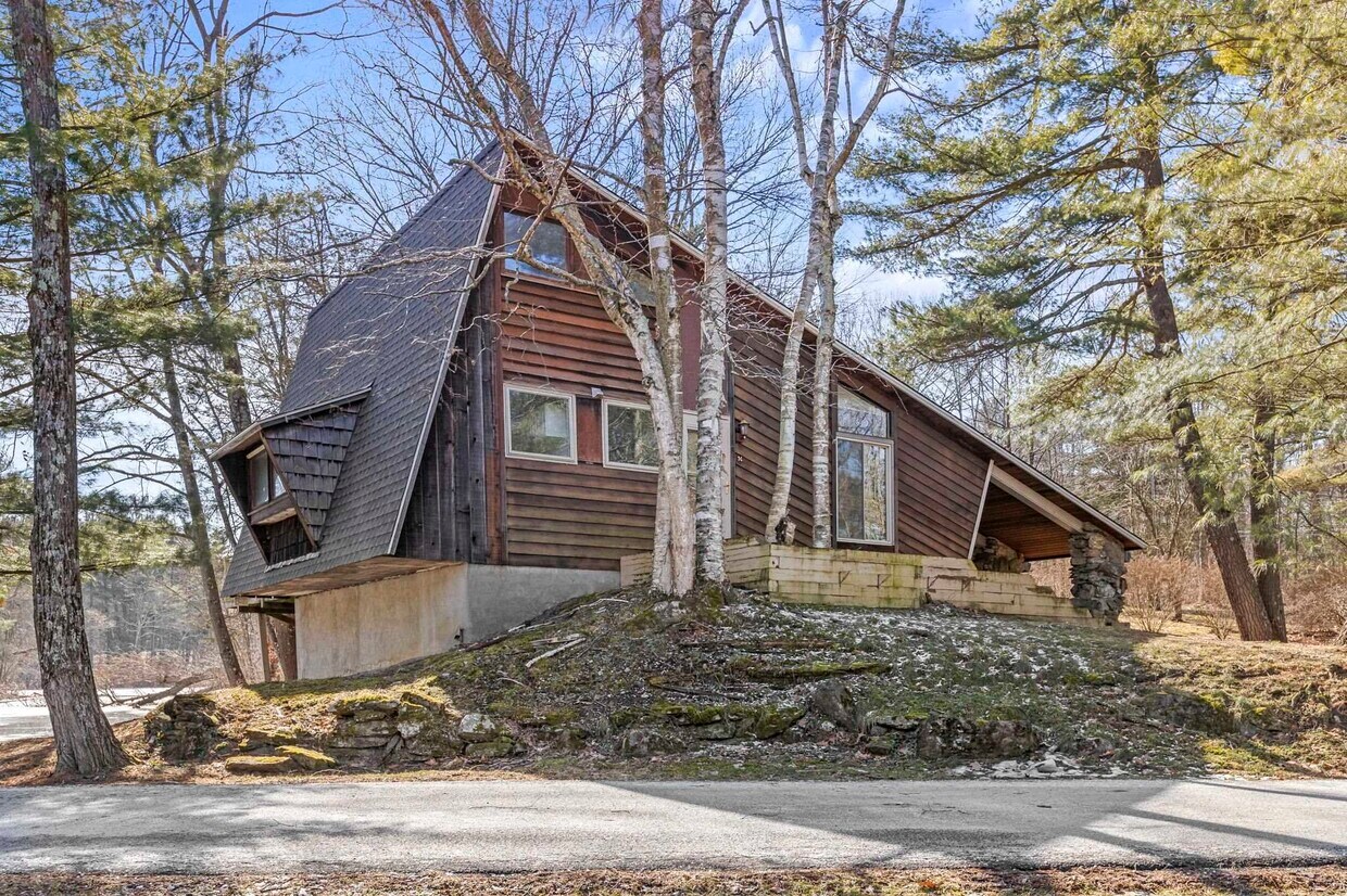 306 Lake Lodge Dr, Pleasant Valley, NY 12569 House Rental in Pleasant