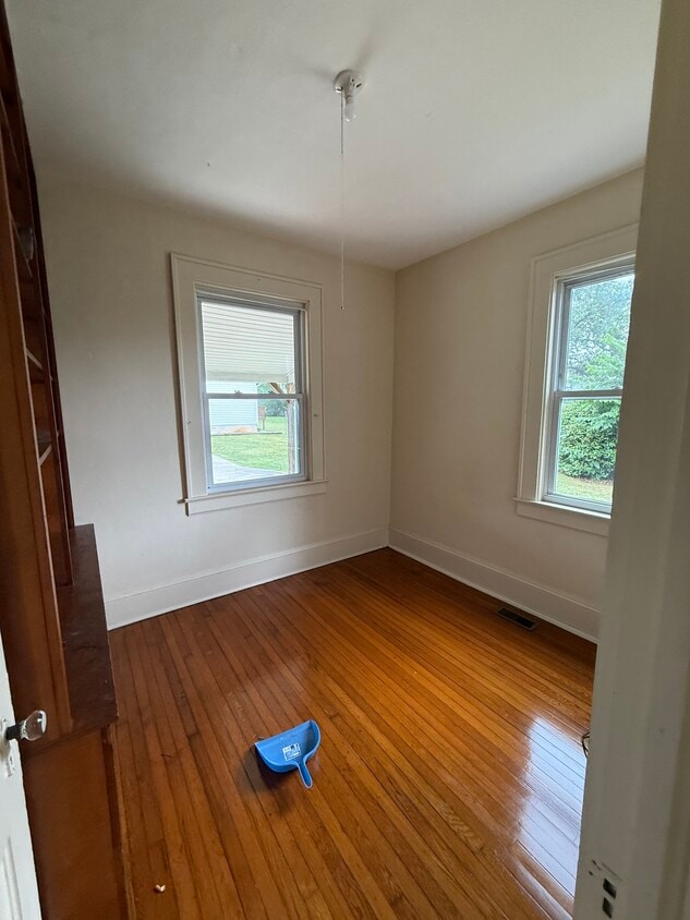 Building Photo - 839 Sanford Rd