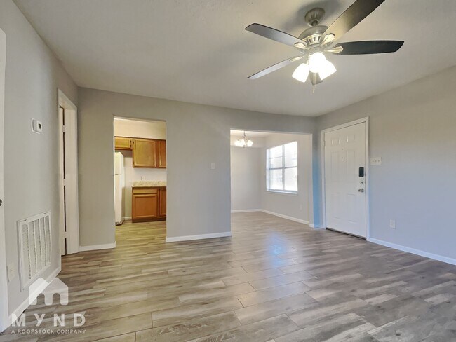 Foto del edificio - 1807 Briarcreek Blvd