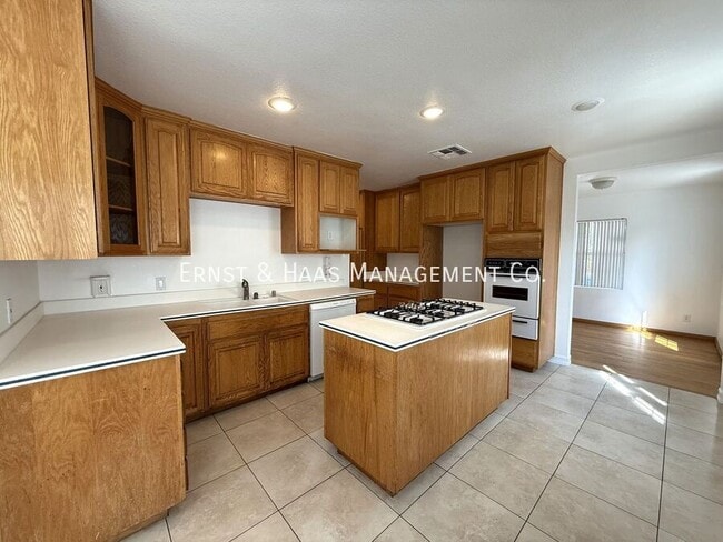 Foto del edificio - 4723 Blackthorne Ave