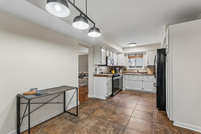Building Photo - 298 Danbury Dr