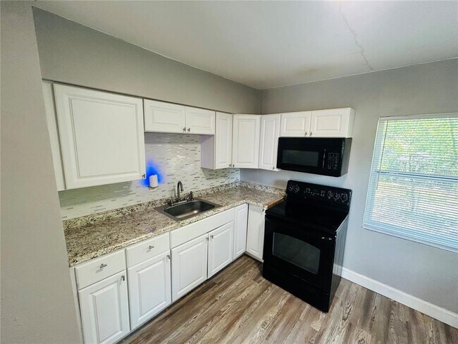 Foto del edificio - 1544 Ella St