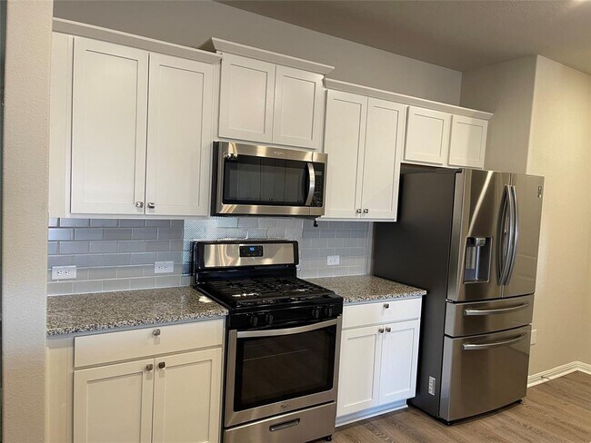 Building Photo - 104 Schulenburg Ct