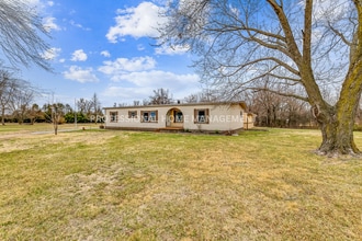 Building Photo - 1113 W Hoover Rd