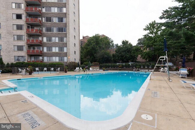 Building Photo - 5340 Holmes Run Pkwy