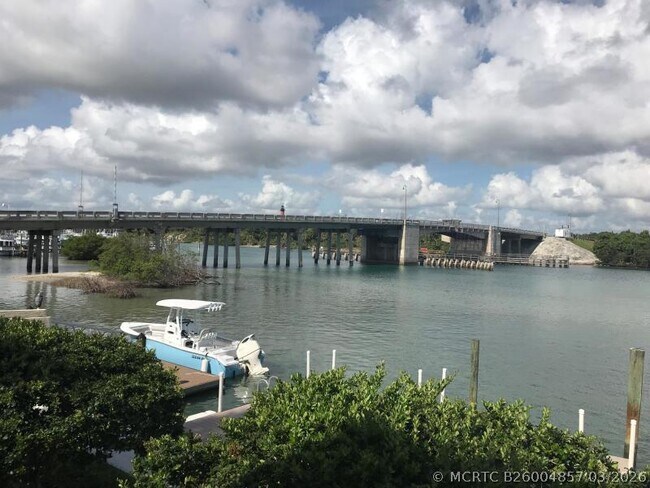 Foto del edificio - 375 S Beach Rd