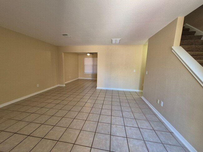 Foto del edificio - 5907 Deer Lake Dr